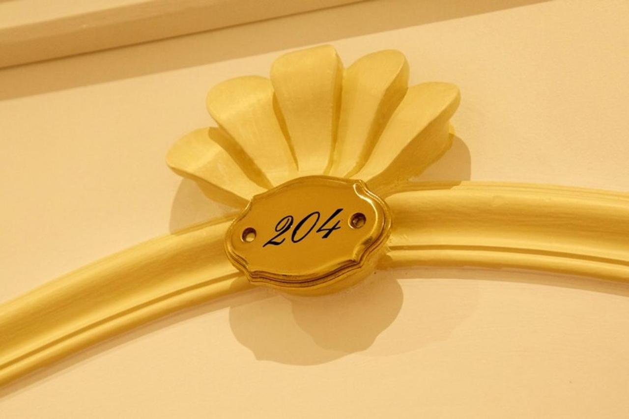 Grand Hotel Des Ambassadeurs Menton Exteriör bild