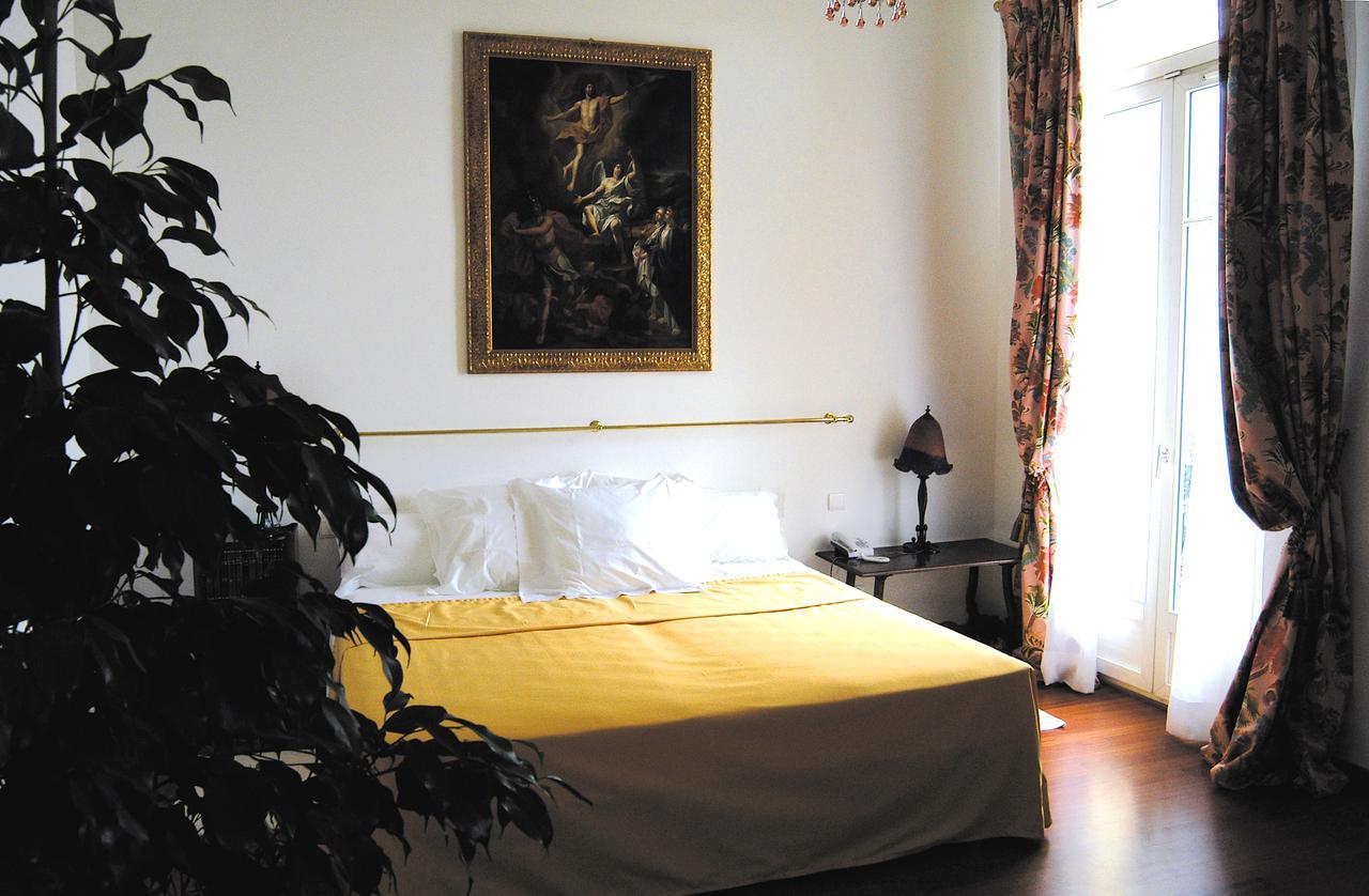 Grand Hotel Des Ambassadeurs Menton Exteriör bild